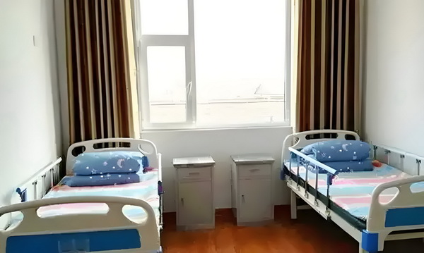 人民日报评遛狗母女与孕妇冲突:法律面前没有网红
